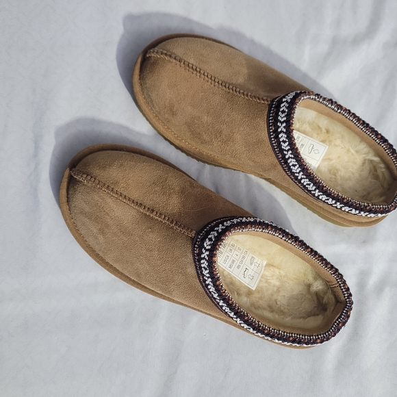 Unisex Slippers - Picture 5 of 5